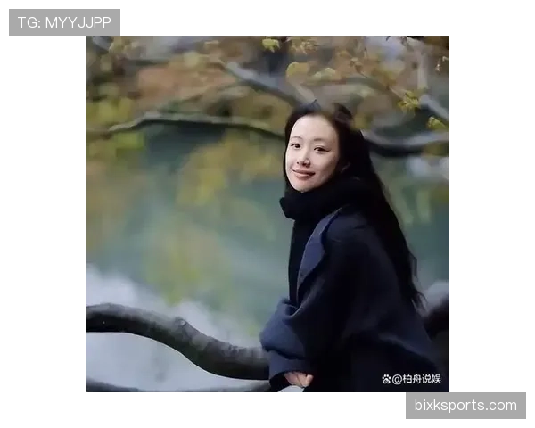 李梦在小店随手刷卡,旁边顾客当场开始怀疑人生 李梦在小店随手刷卡,旁边顾客当场开始怀疑人生